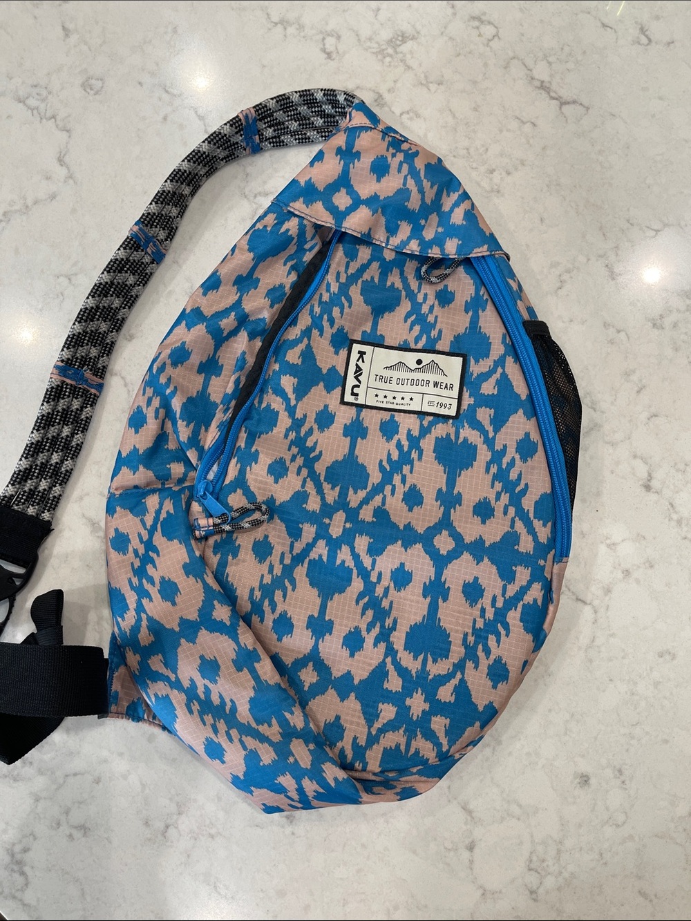 Kavu Blue & Pink Patterned Sling Crossbody Bag